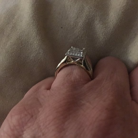 Engement Ring - Picture 3 of 6